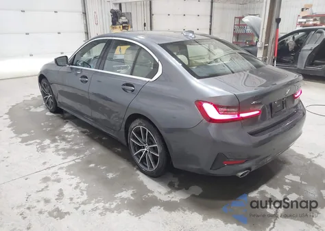 2021 BMW 330I xDrive z USA, uszkodzony, nr VIN 3MW5R7J00M8B69737